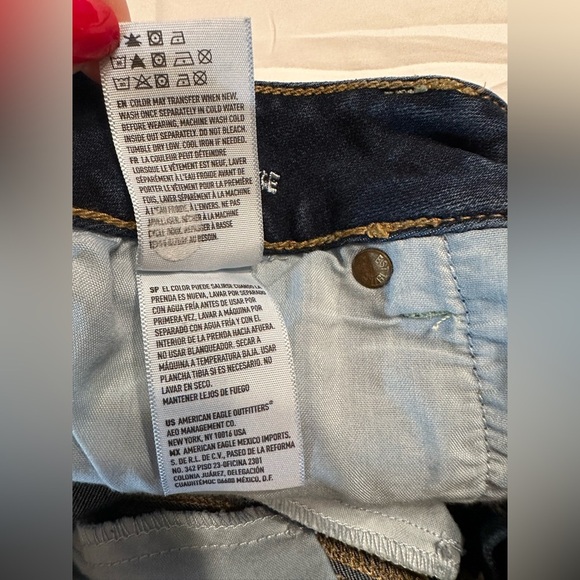 American Eagle Outfitters Women's Blue Denim Shorts size 4 (BLack Button) - Picture 10 of 12